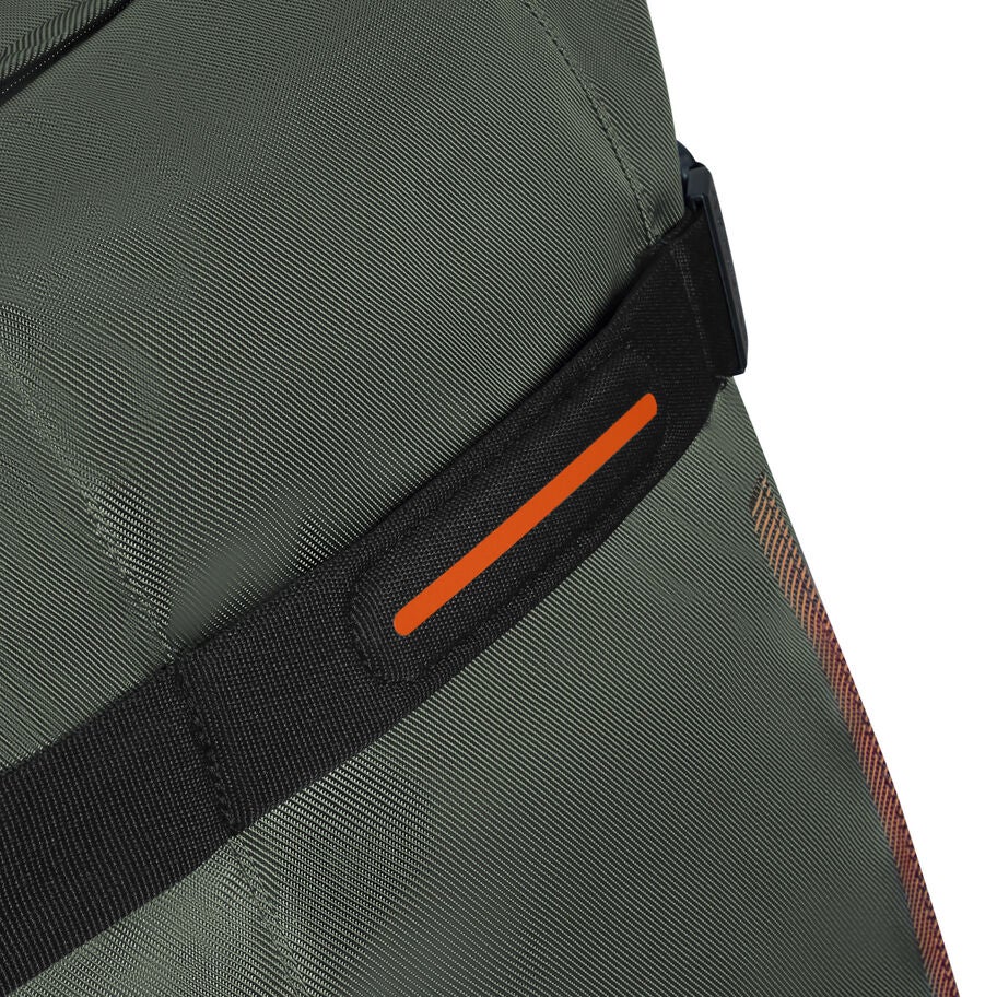 American Tourister Urban Track Sac de sport a roulettes (27 po) in the color Kaki Fonc&eacute;. image number 5